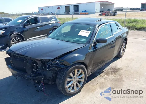 2016 Chrysler 300 Anniversary Edition z USA, uszkodzony, nr VIN 2C3CCARG5GH170892